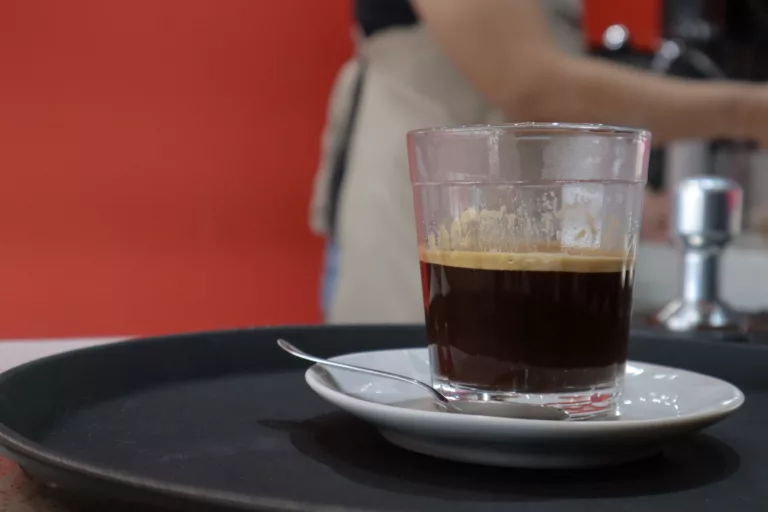 Segundo o Departamento de Saúde e Serviços Humanos dos Estados Unidos, o recomendado é não passar dos 240 ml de café por dia. (Foto: José Magno/FolhaBV)