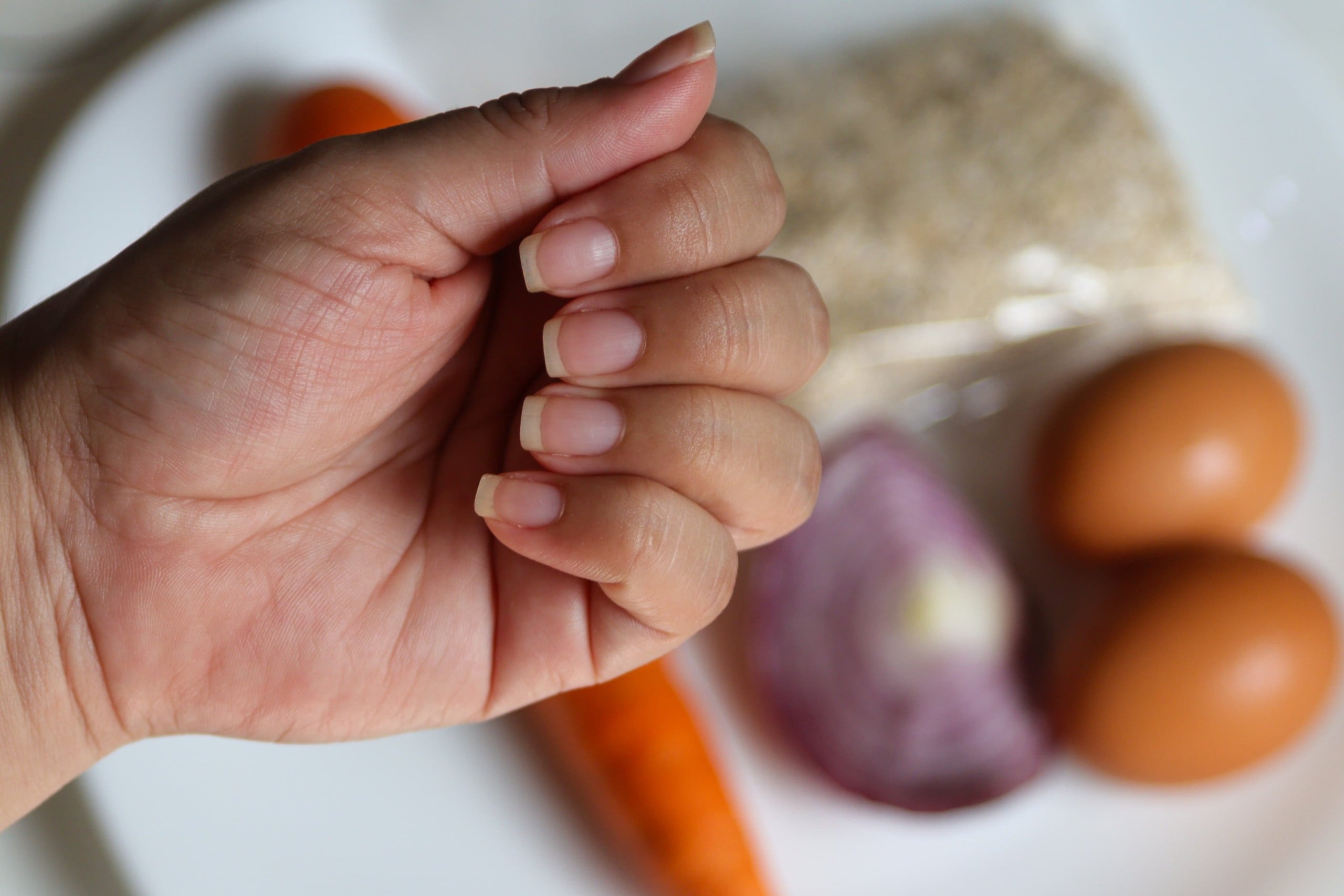 10 alimentos essenciais para fortalecer cabelos e unhas - Folha BV