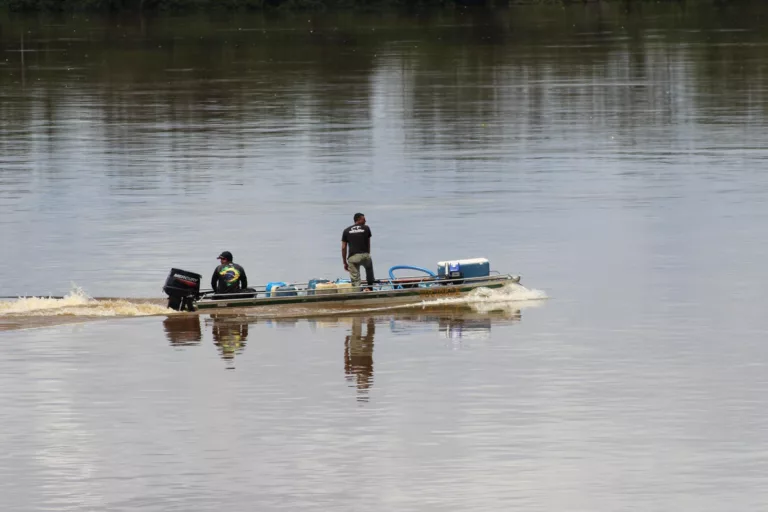 Pescadores de Roraima em Caracaraí (Foto: Adriele Lima/FolhaBV)