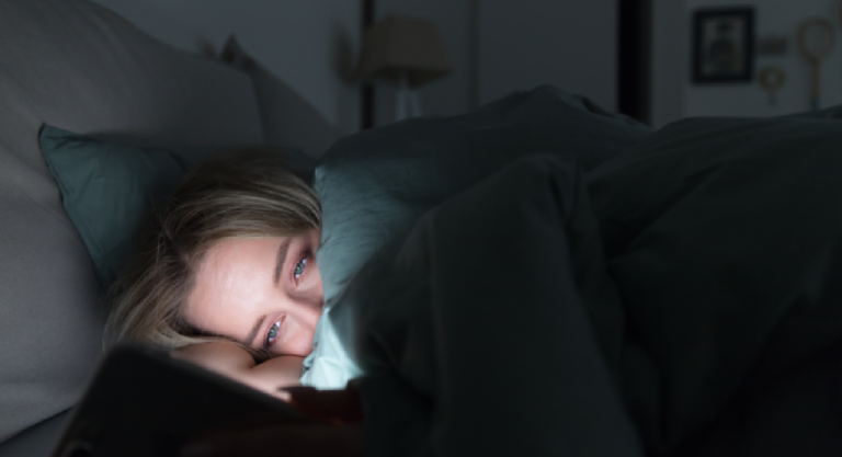 Dormir mal pode ser tão prejudicial quanto não dormir: saiba como melhorar o seu sono