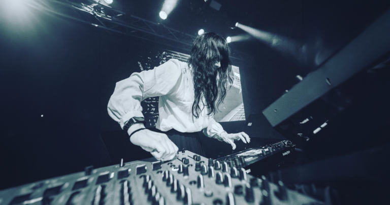 Lady Starlight é uma DJ da cena techno, conhecida por suas inúmeras colaborações com Lady Gaga - Foto: Reprodução/Redes Sociais