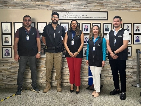 Servidores da Justiça Itinerante, Danilo Rafael, Rodrigo Barbosa, Diana Barbosa, Aldemir Simão e Cristina Freitas (Foto: divulgação/SJRR).
