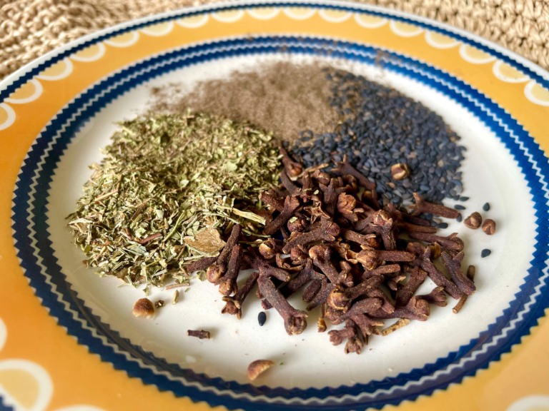 Os temperos, além de adicionar sabor à comida, também podem trazer muitos outros benefícios para sua alimentação (Foto: Raisa Carvalho)