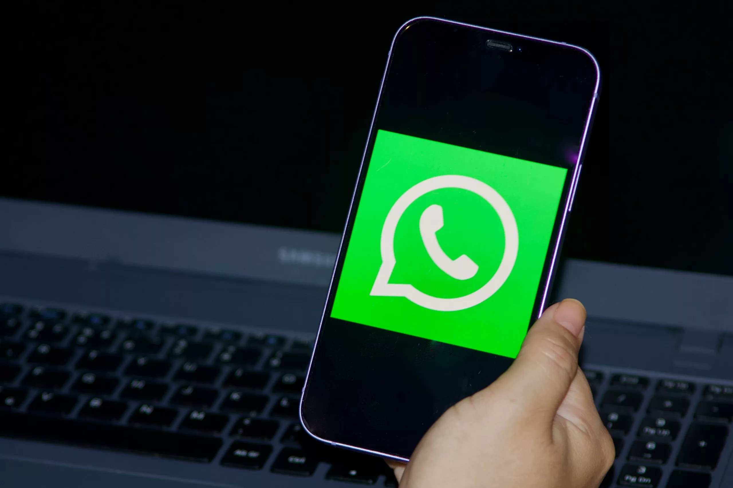 O recurso de apagar mensagens para todos permite que os usuários removam mensagens específicas enviadas para conversas individuais ou em grupo (Foto: Raisa Carvalho)