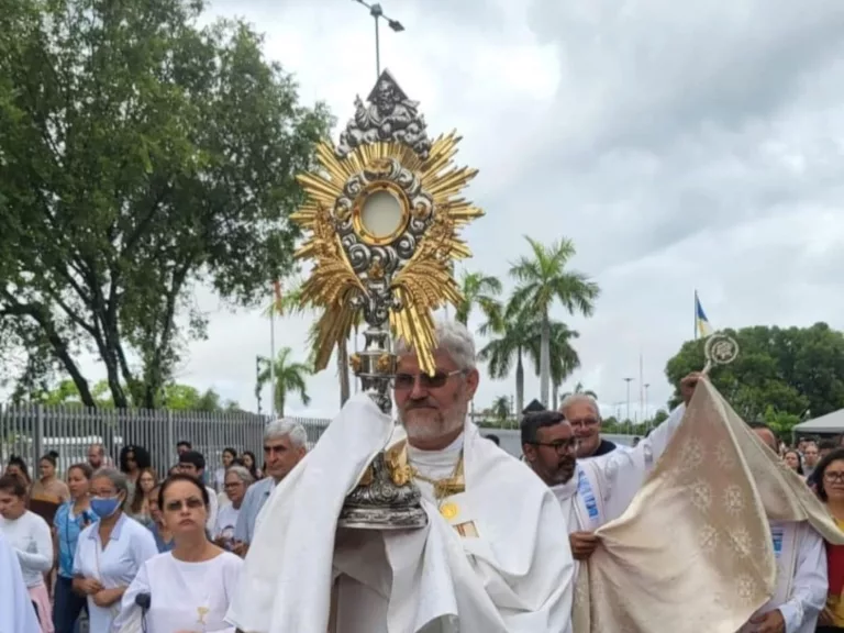 A festa é um momento em que os fiéis agradecem e louvam a Deus pelo valioso dom da Eucaristia, que é o próprio Cristo presente. (Foto: reprodução/Instagram)