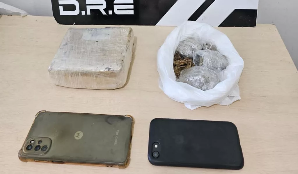 Dupla é presa com 1kg de skunk no Bairro Cidade Satélite Dupla é presa com 1kg de skunk no Bairro Cidade Satélite