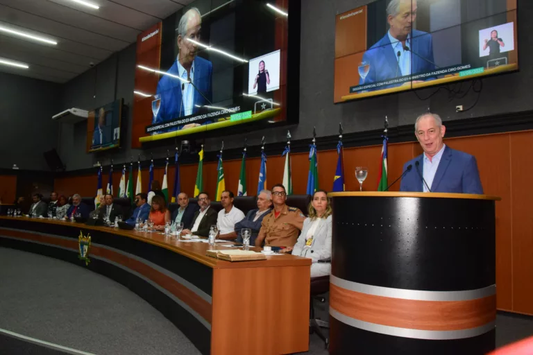 A palestra ocorreu durante Sessão Especial da Assembleia Legislativa de Roraima (Foto: Nilzete Franco/FolhaBV)