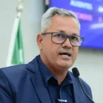  Adjalma Gonçalves durante discurso na tribuna (Foto: CMBV)
