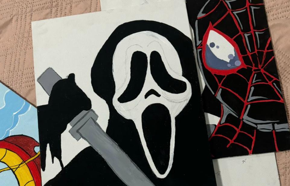 Os quadros são pintados à mão e vendidos por R$ 30 cada (Foto: Arquivo pesoal) Os quadros são pintados à mão e vendidos por R$ 30 cada (Foto: Arquivo pesoal)
