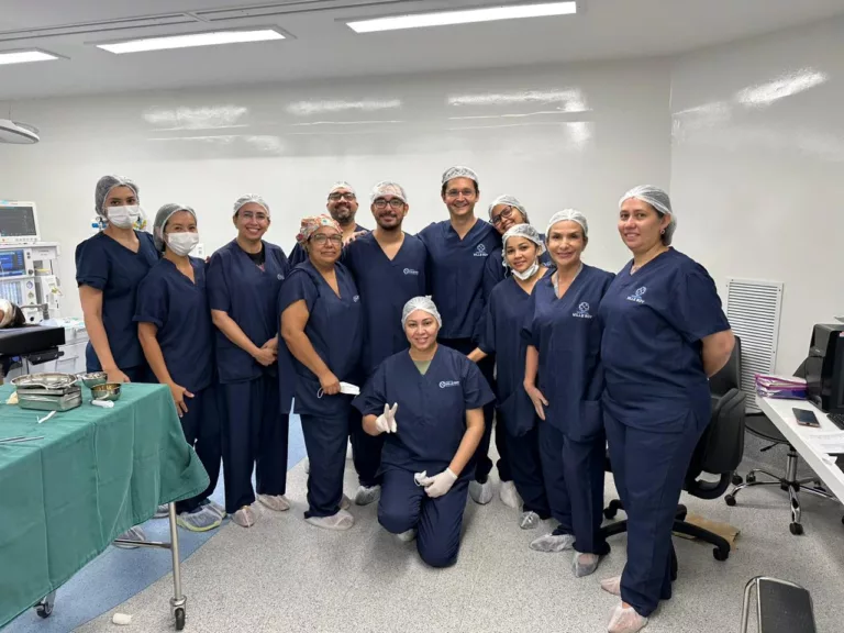 Equipe multidisciplinar responsável pela cirurgia (Foto: Divulgação)
