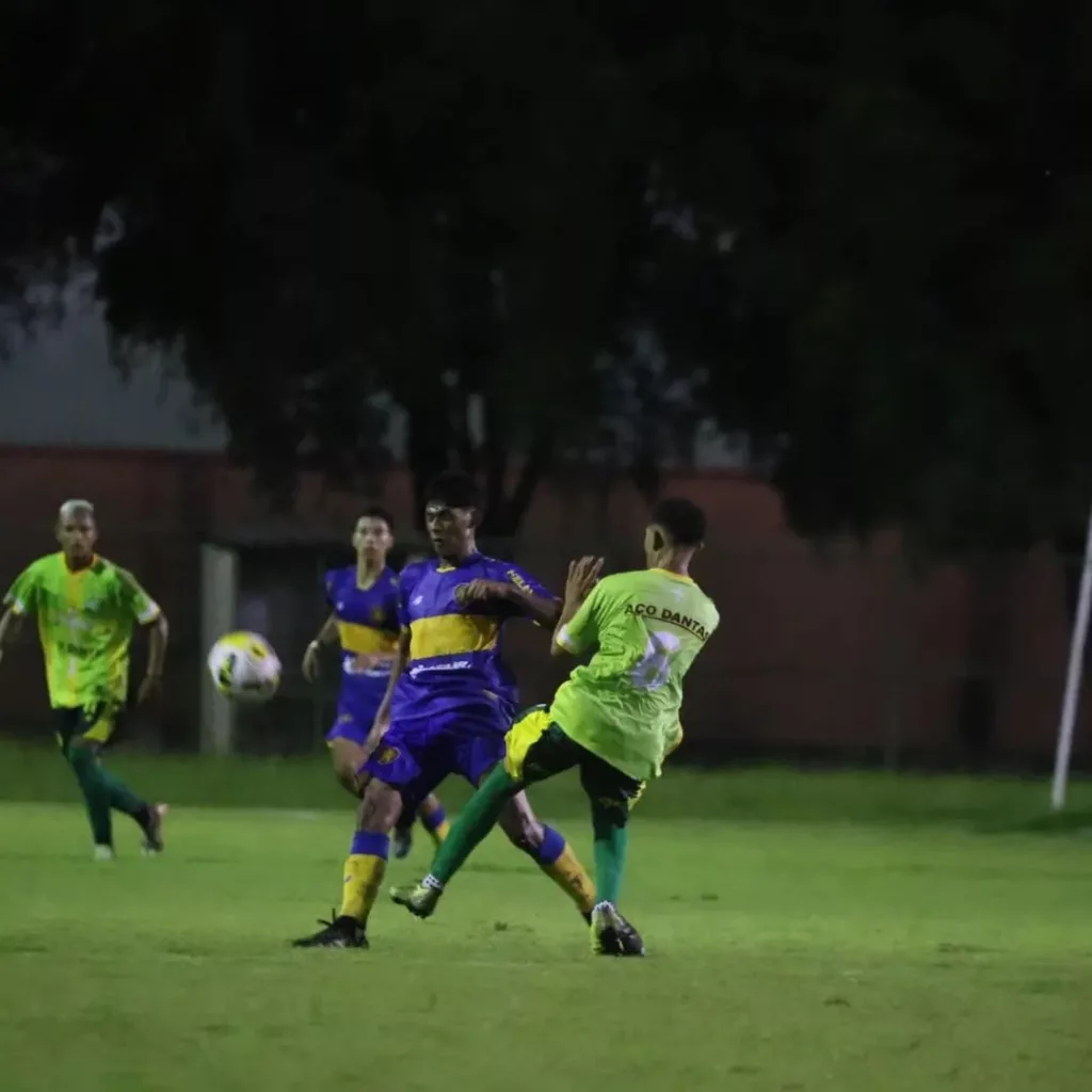 Molecada roraimense do Sub-17 entra em cena na Vila. Crédito,: Trivela Sports