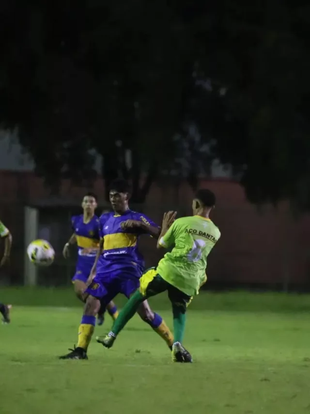 Molecada roraimense do Sub-17 entra em cena na Vila. Crédito,: Trivela Sports