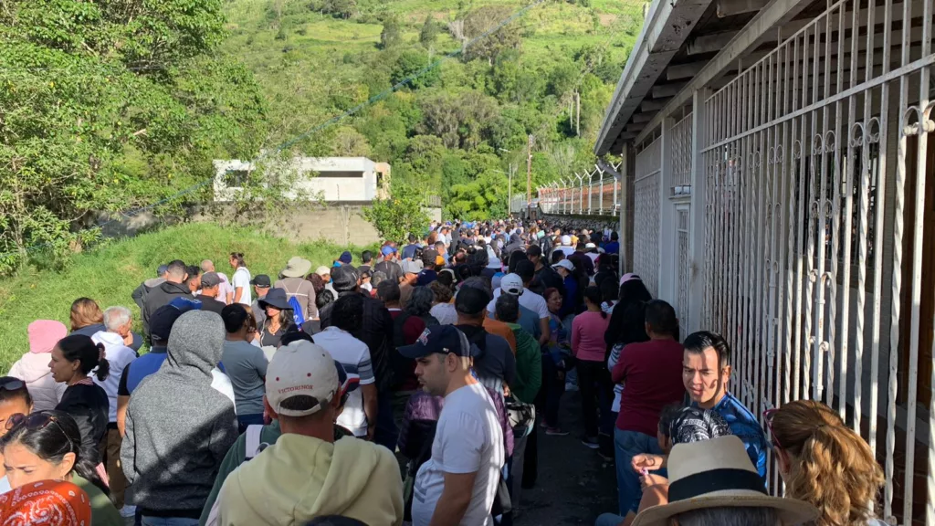 Melissa relata que observa o aumento de votantes nas filas em relação as eleições anteriores e o grande movimento de pessoas nas ruas (Foto: Keim Melissa Lorz)