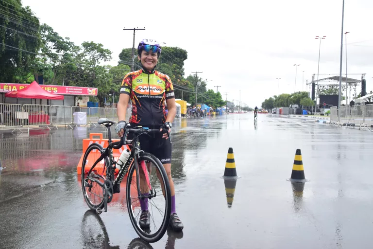 Ariadne Levi, de 45 anos, pratica o ciclismo desde 2018 (Foto: Nilzete Franco/FolhaBV)
