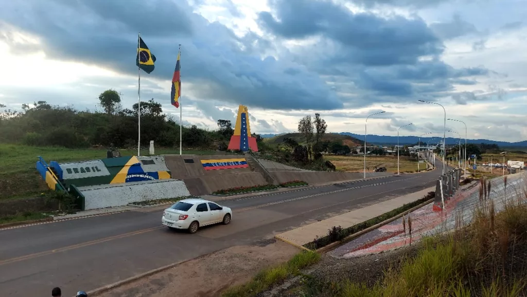 Movimentação na fronteira entre Brasil e Venezuela (Foto: João Kleber Soares Borges)