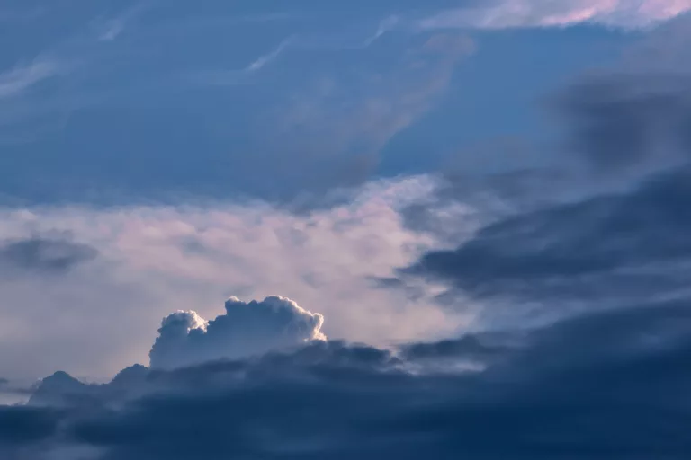 Nuvens indicando possibilidade de chuvas (Foto: Peggychoucair/Pixabay)
