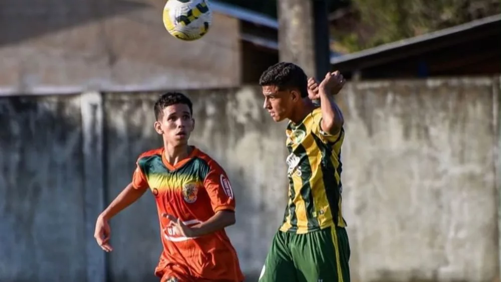 Verdão de Mucajaí e Real de São Luiz do Anauá medem forças pelo Roraiminha (Foto: Hélio Garcias/FRF)