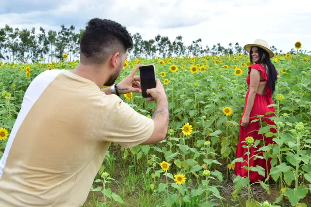 Com um espaço instagramável, os visitantes utilizam o local para registrar momentos. (Foto: Nilzete Franco/FolhaBV)