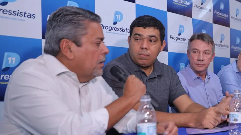 Senador Hiran Gonçalves, deputado Soldado Sampaio e governador Antonio Denarium durante filiação de vice-prefeito Cássio Gomes ao Progressistas (Foto: Divulgação)