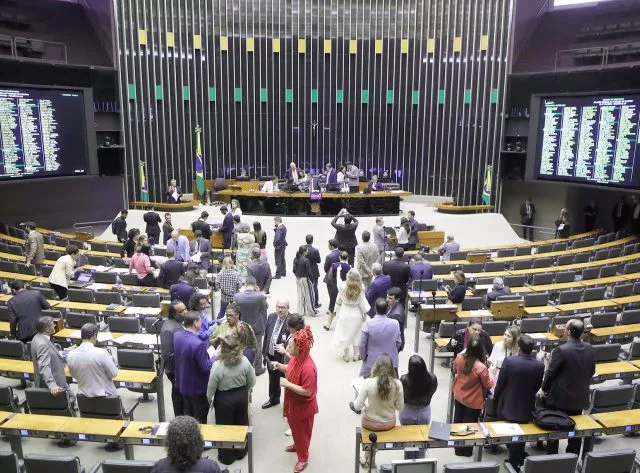 A proposta gerou entraves entre os partidos, no entanto do PT ao PL, a maioria apoiou a medida. (Foto: Mario Agra/Câmara dos Deputados)