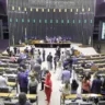 A proposta gerou entraves entre os partidos, no entanto do PT ao PL, a maioria apoiou a medida. (Foto: Mario Agra/Câmara dos Deputados)