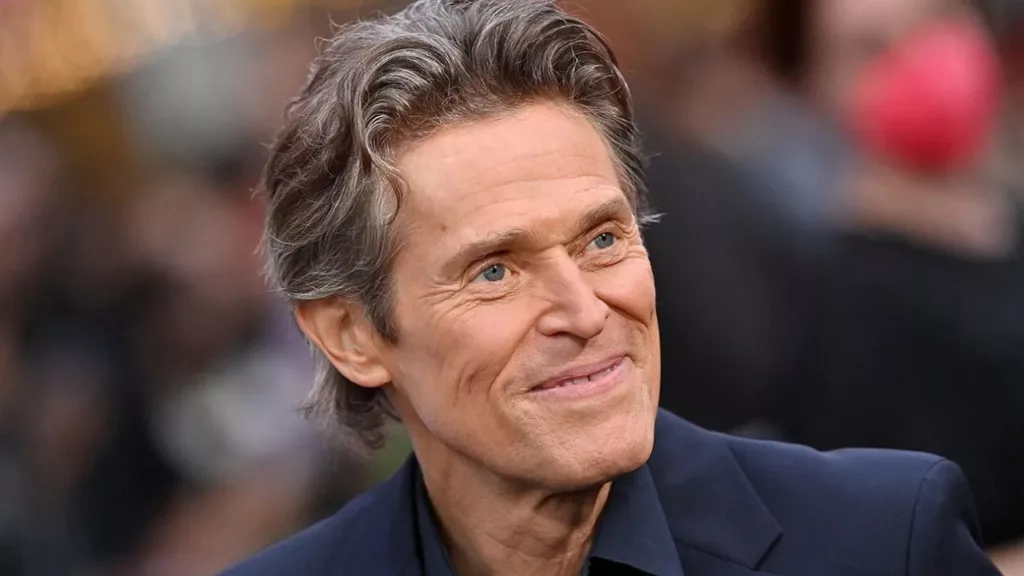 Willem Dafoe é um ator icônico conhecido por sua versatilidade e intensidade, trazendo profundidade e complexidade a cada personagem que interpreta. (Foto: Divulgação)