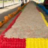 O bolo de 42 metros de comprimento, simbolizando cada ano de existência do município. (Foto: Raiza Garcia)