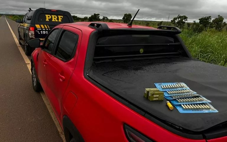 Veículo conduzido pelo suspeitos (Foto: PRF) 