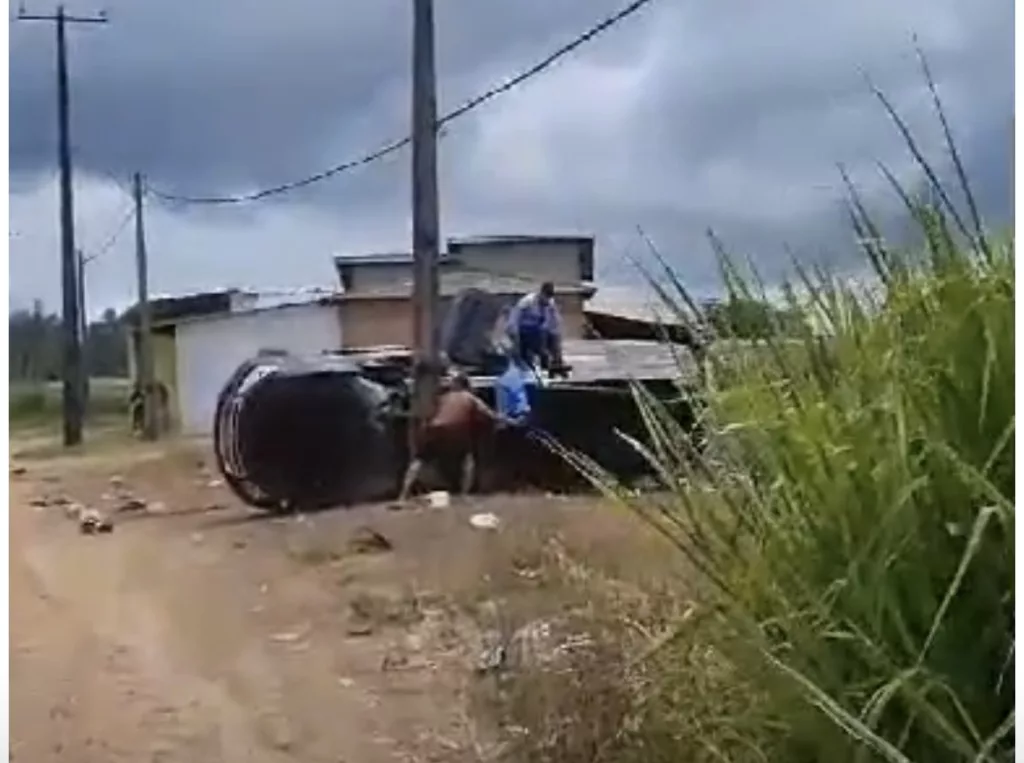 Os três foram socorridos e encaminhados ao Hospital de Mucajaí, já o motorista foi levado ao Hospital Geral de Roraima (HGR), em Boa Vista. (Imagem: reprodução/vídeo)