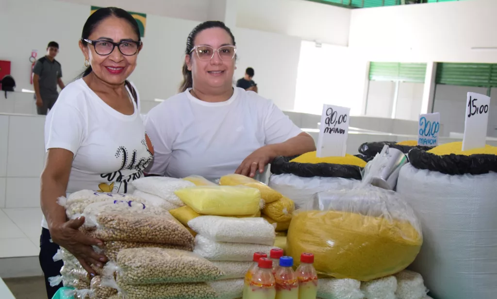 Feirantes aguardavam ansiosos pela inauguração (Foto: Nilzete Franco/FolhaBV)