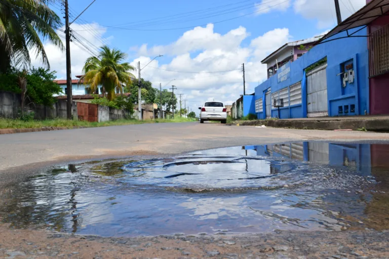 Bueiro estourado causa transtorno à moradores do bairro Cambará, em Boa Vista