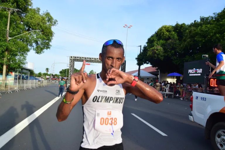 Giovani é bi-campeão da Corrida 9 de Julho (Foto: Nilzete Franco/FolhaBV)