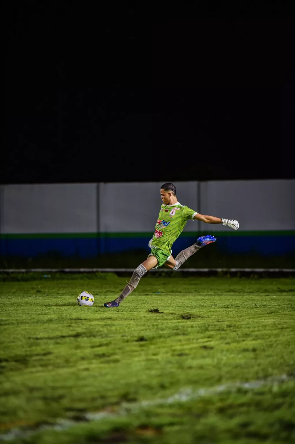 Goleiro DG, de Belém do Pará, em busca de seu lugar ao Sol, no futebol roraimense. Crédito: Hélio Garcias/BV Esportes