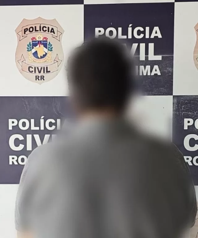 O homem  teve sua prisão formalizada na DRE e, depois, foi apresentado na custódia da Polícia Civil para  aguardar a  Audiência de Custódia, prevista para essa quarta-feira (31). (Foto: PCRR)
