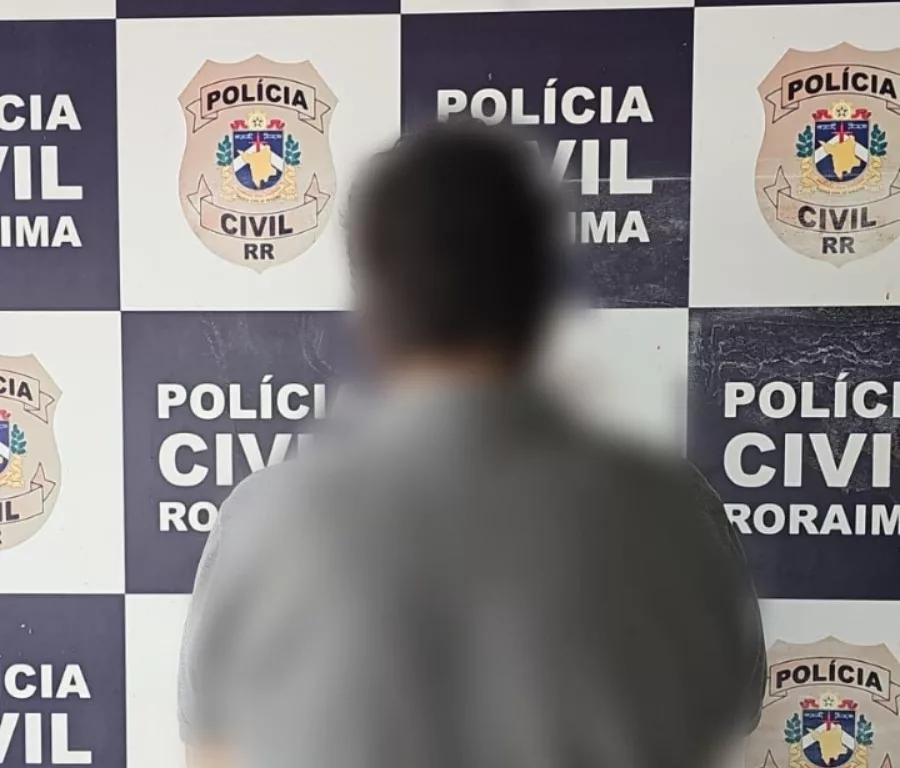 O homem  teve sua prisão formalizada na DRE e, depois, foi apresentado na custódia da Polícia Civil para  aguardar a  Audiência de Custódia, prevista para essa quarta-feira (31). (Foto: PCRR)
