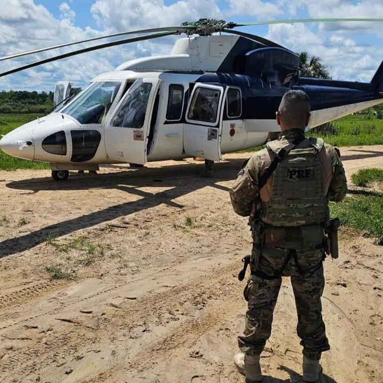 Helicóptero apreendido (Foto: PRF) 