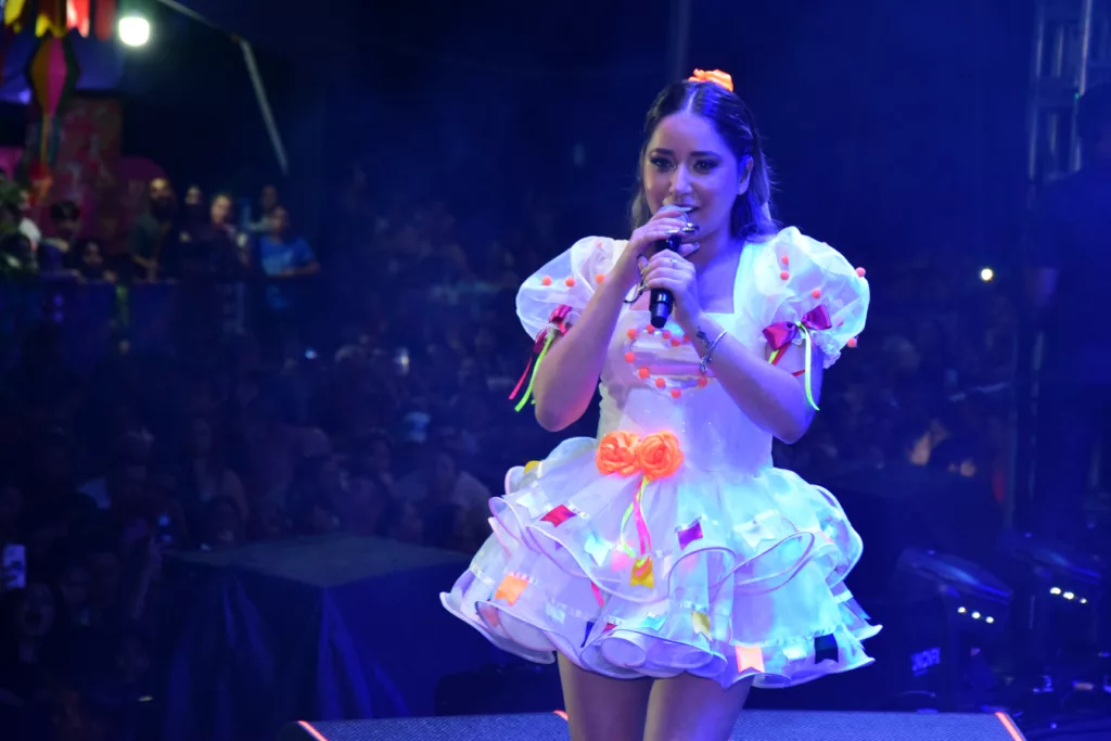 A cantora Marília Tavares durante show no São João no Parque Anauá (Foto: Nilzete Franco/FolhaBV)