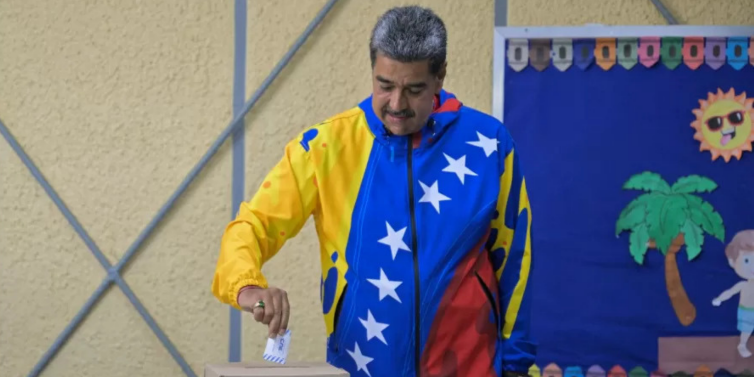 Maduro votou em Caracas na manhã deste domingo (28). Imagem: Juan Barreto/AFP. 
