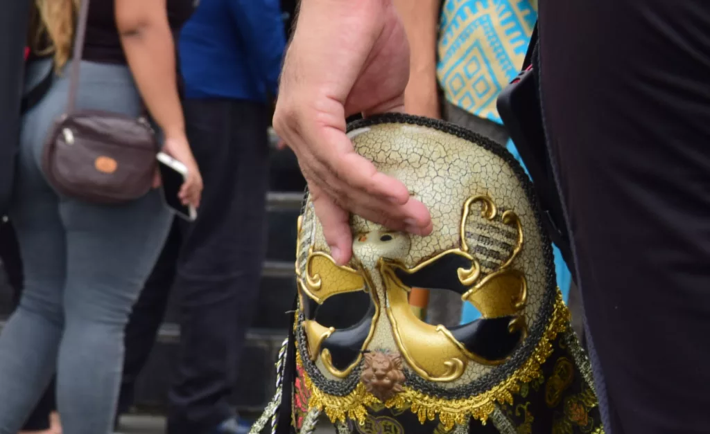 Artistas realizaram uma manifestação cobrando celeridade no cumprimento do edital em abril deste ano (Foto: Nilzete Franco/FolhaBV)