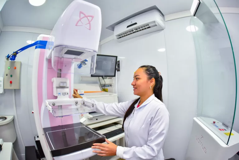 As carretas atendem pacientes encaminhadas para consultas ginecológicas, preventivo, mamografia e ultrassonografia. (Foto: Divulgação)