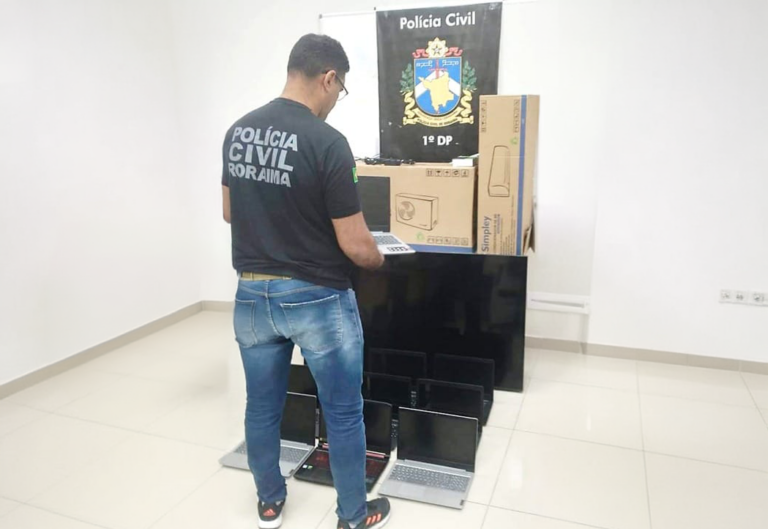 Entres os itens apreendidos estavam computadores, televisão e centrais de ar — Foto: Divulgação/PCRR 