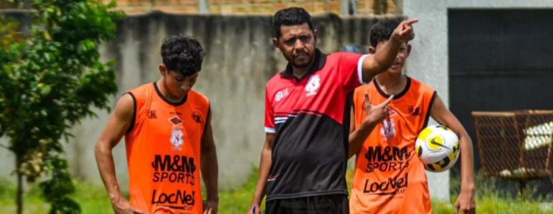 Treinador Marciel Pereira comanda última atividade do Náutico Sub-17 antes da decisão. Crédito: Benisson Santana/ @bsoficialrr