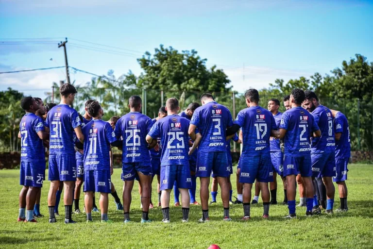 Elenco do Pássaro Azul se reúne para último treino antes da rodada final da fase de grupos da Série D. Crédito: Hélio Garcias/São Raimundo