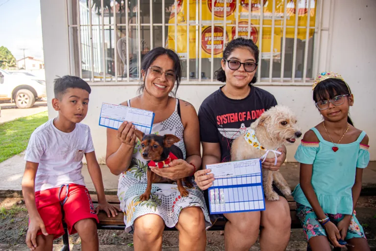 Conforme o Ministério da Saúde, a vacina é a única forma eficaz de prevenir a raiva, uma doença fatal tanto para os animais quanto para a população. (Foto: Divulgação)