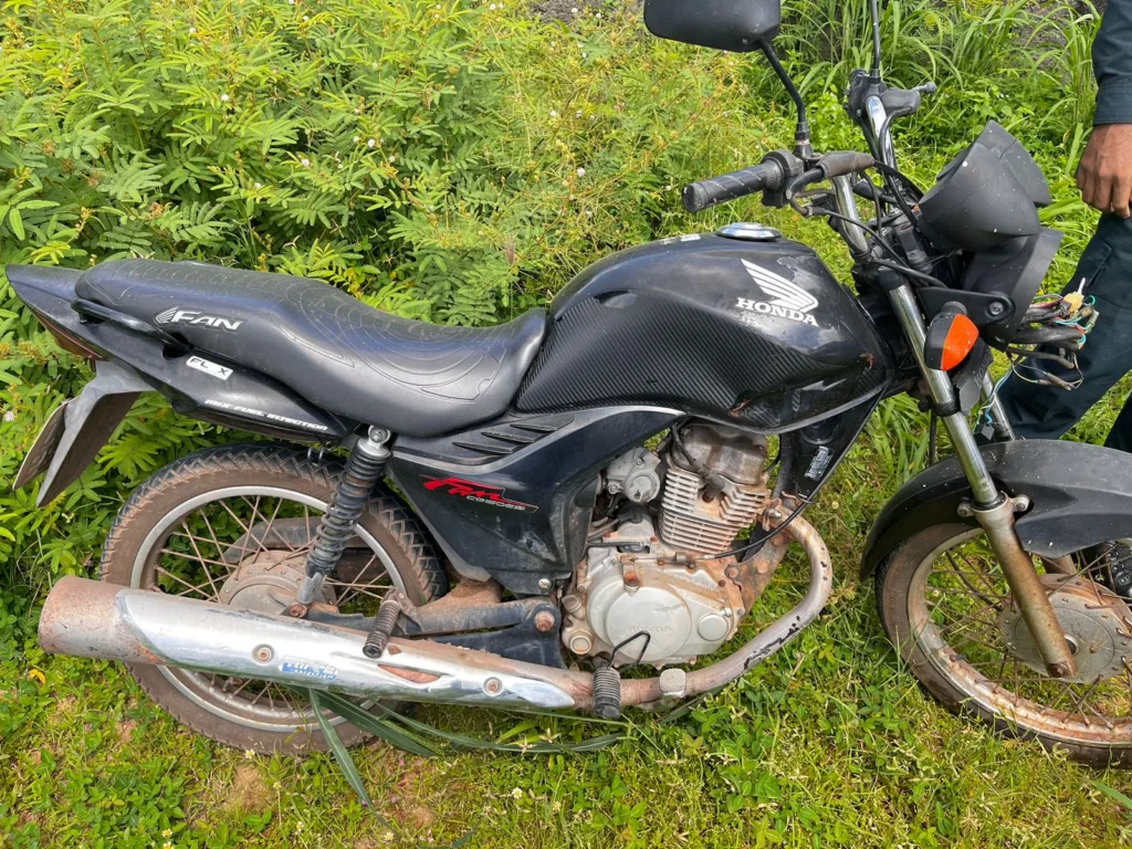 Moto foi levada para a Central de Flagrantes (Foto: Divulgação) 