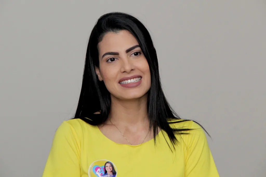 A deputada estadual Catarina Guerra durante reunião com candidatos a vereador do Novo (Foto: Wenderson Cabral/FolhaBV)