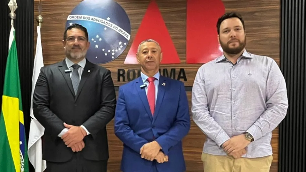 O procurador nacional de Prerrogativas, Alex Sarkis, o presidente da OAB-RR, Ednaldo Vidal, e o presidente da Comissão de Defesa dos Direitos e Prerrogativas da OAB-RR, Vinícius Guareschi (Foto: OAB-RR)