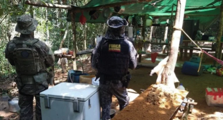 As equipes de combate ao garimpo ilegal foram compostas pela Polícia Rodoviária Federal (PRF), Força Nacional e Funai. (Foto: Divulgação)