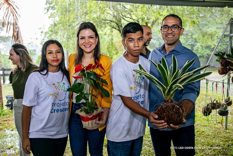 Entre as oficinas oferecidas pelo projeto estão áreas como convivência, esporte, cultura, panificação, culinária, artefatos em madeira, costura, serigrafia e educação ambiental