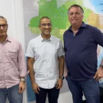 O ex-presidente Jair Bolsonaro ao lado dos candidatos Arthur Henrique (prefeito) e Marcelo Zeitoune (vice-prefeito) (Foto: Divulgação)